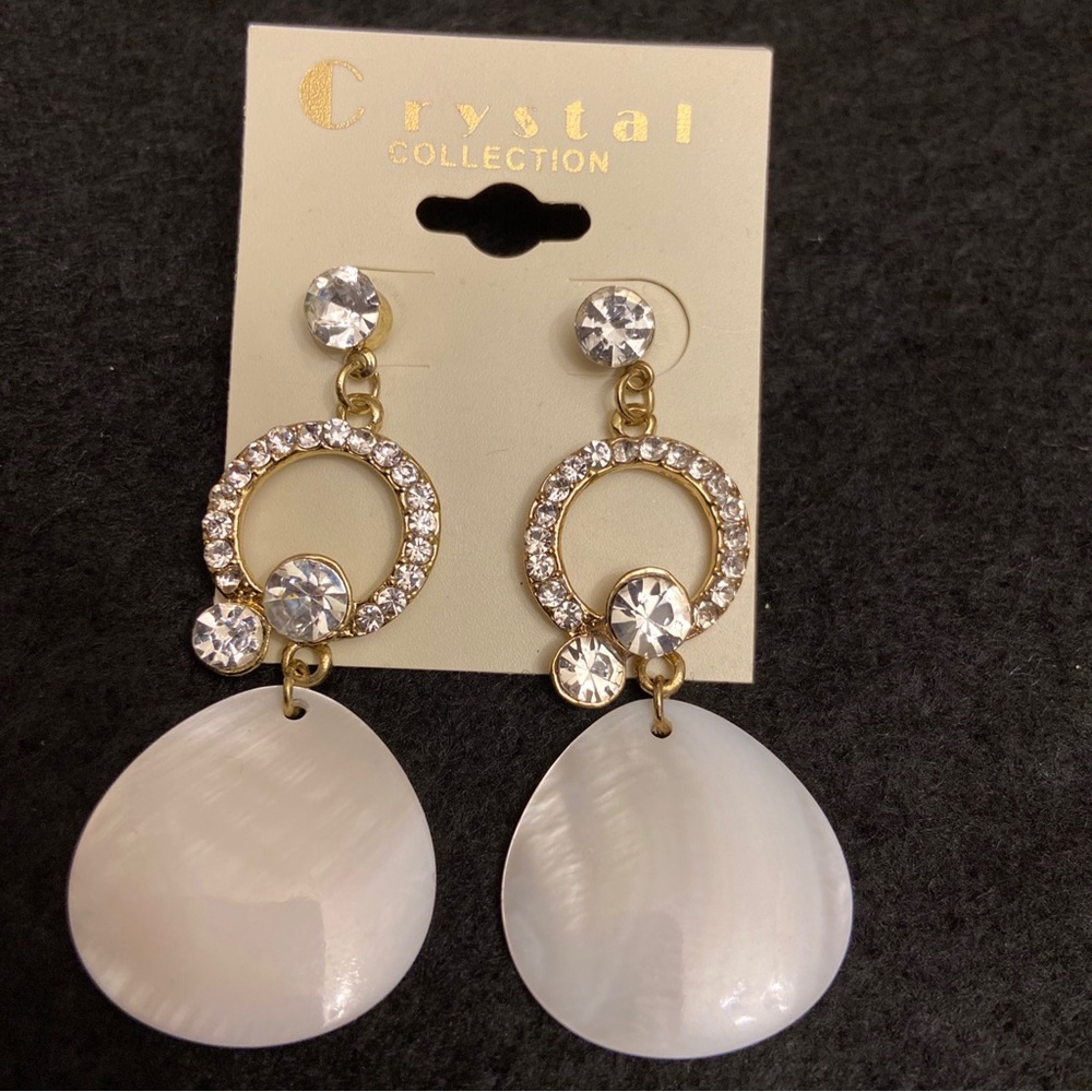 Crystal Collection White Shell Stone With Gold, Round Crystal Earrings.